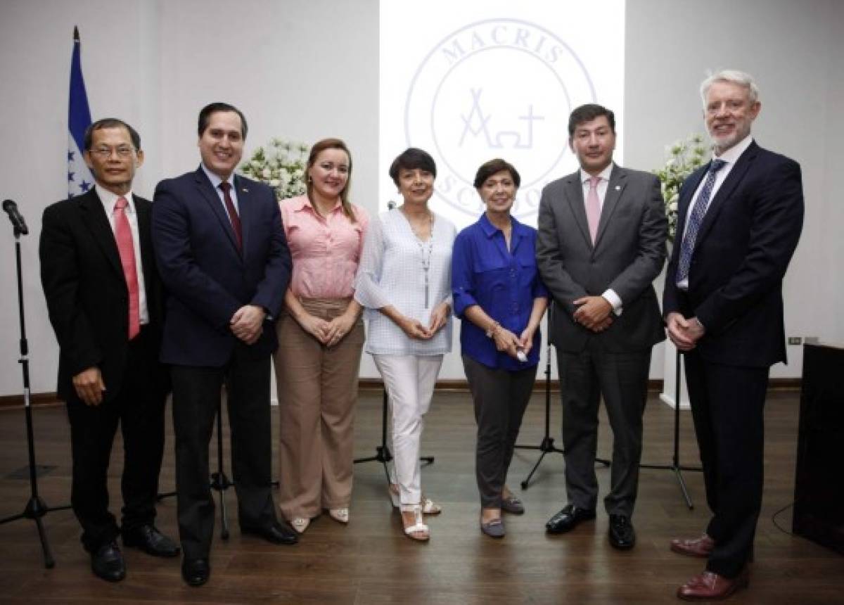 Inauguración del auditorio de Macris School