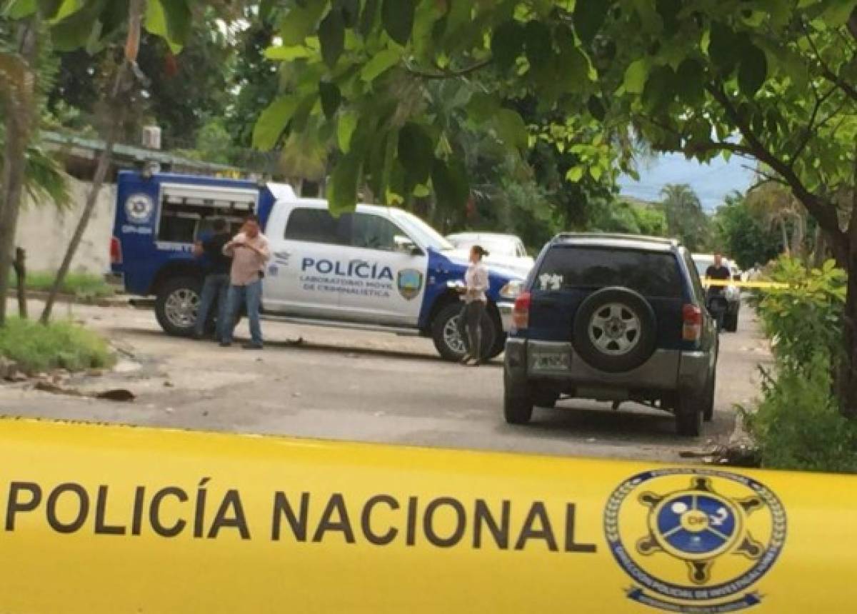 Hallan uno de los vehículos usados en masacre de ocho personas