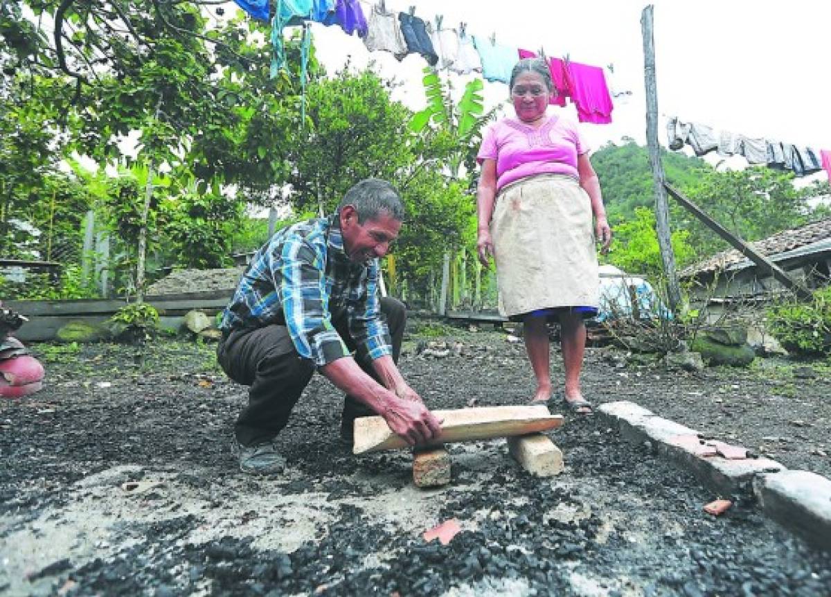 Olivia Pérez, prodigiosas manos que tallan el barro