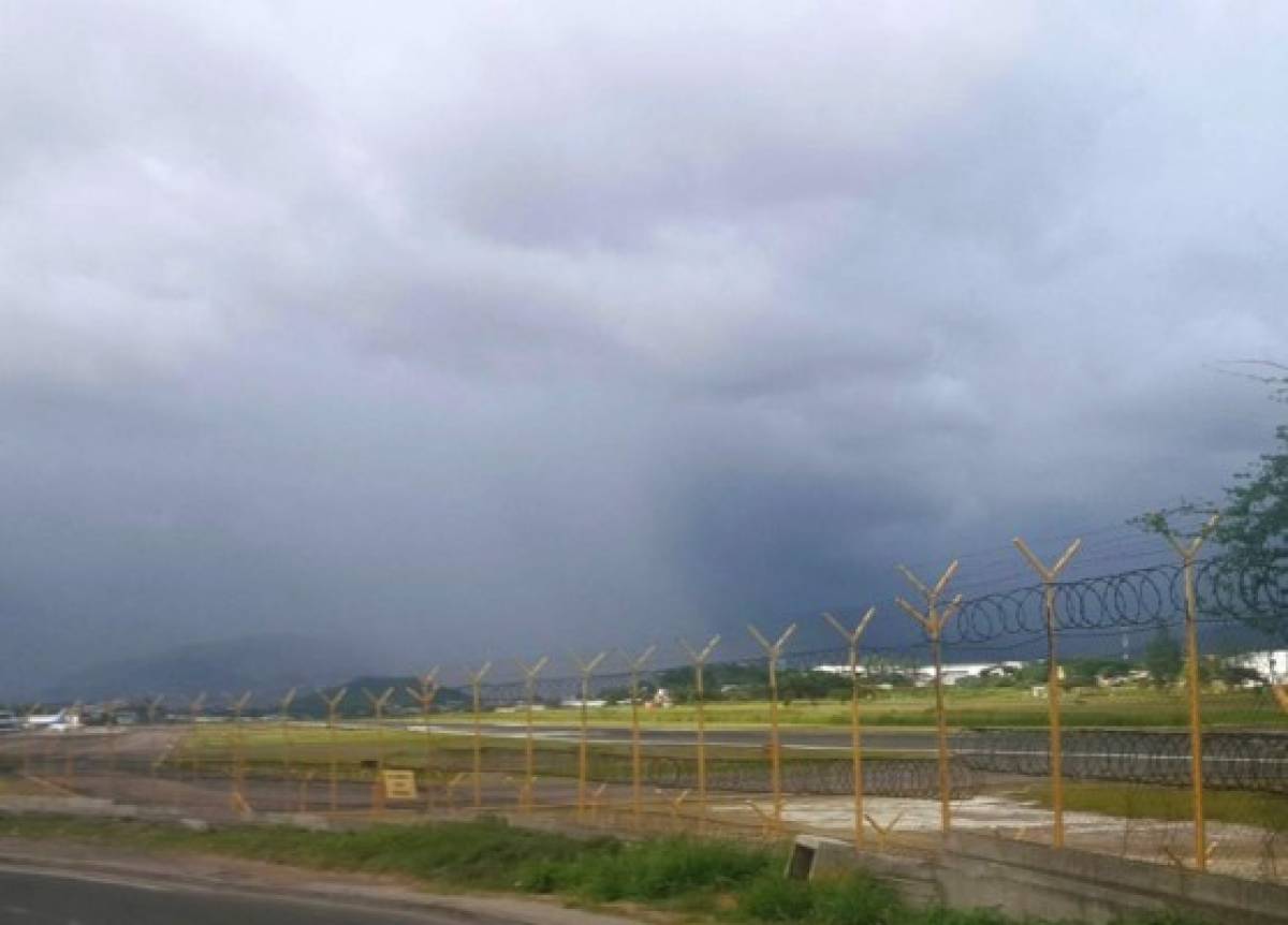Honduras registra lluvias por ingreso de onda tropical