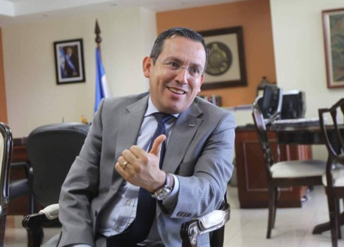 Hondureños deben de inscribirse en el TPS lo antes posible, dice embajador en Washington