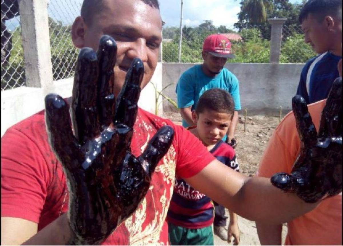 Honduras: Progreseños aseguran que encontraron petróleo en el patio de su casa