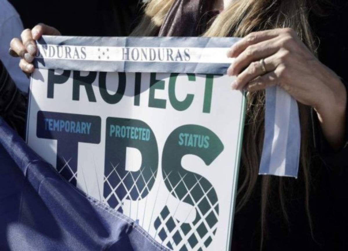 Tres hondureños con TPS presentan demanda contra gobierno Trump   