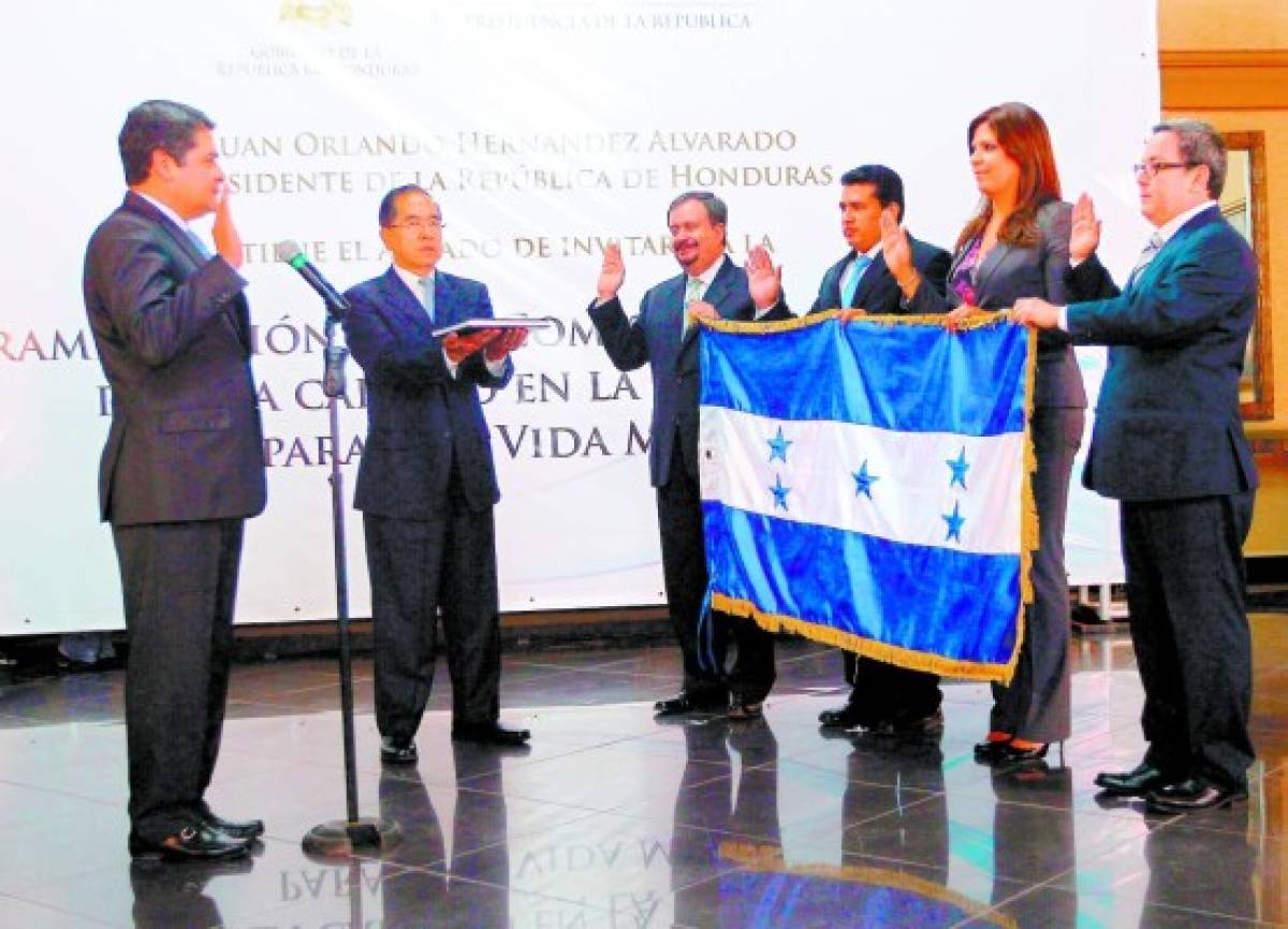 Giro económico y social marca 100 días del presidente de Honduras