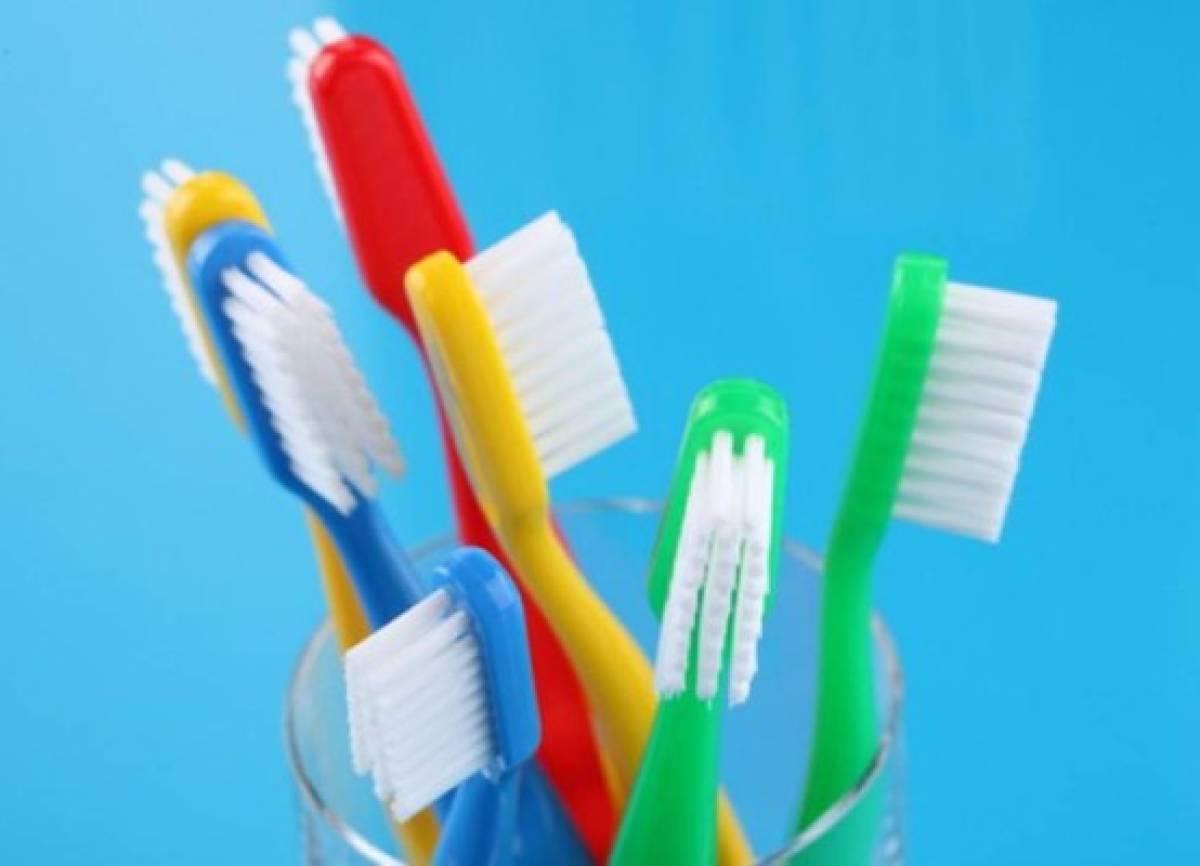 Salud bucal: Cómo deberías guardar tu cepillo de dientes