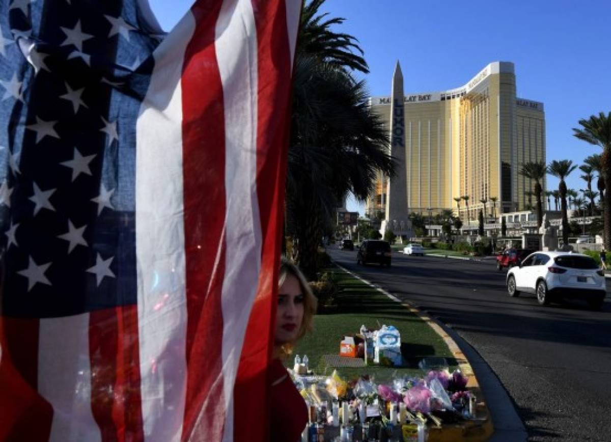 De luto por la masacre en Las Vegas, EEUU investiga móvil del atacante  