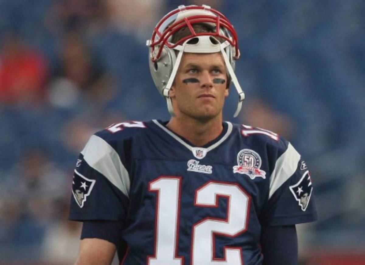 VIDEO: Critican largo beso entre Tom Brady y su hijo de 11 años