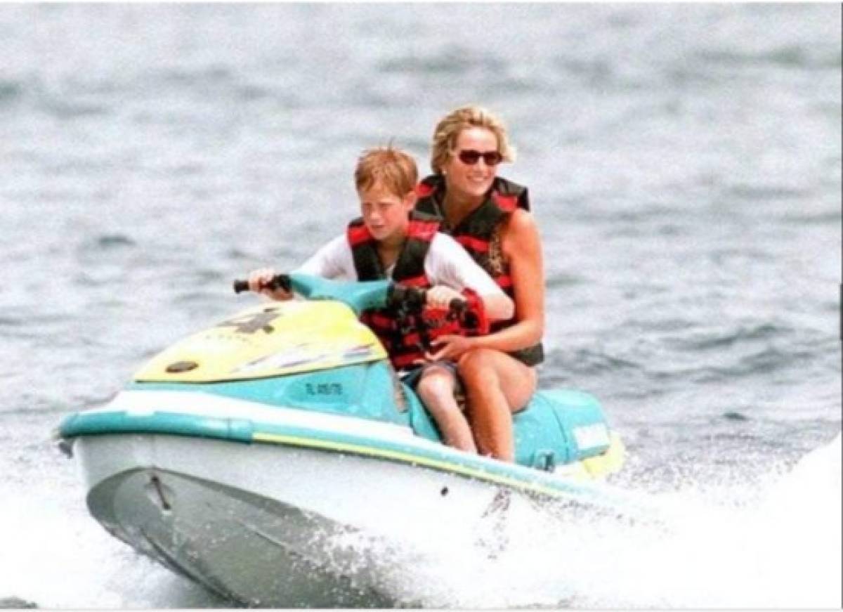 Filtran fotos de las últimas vacaciones de la princesa Diana