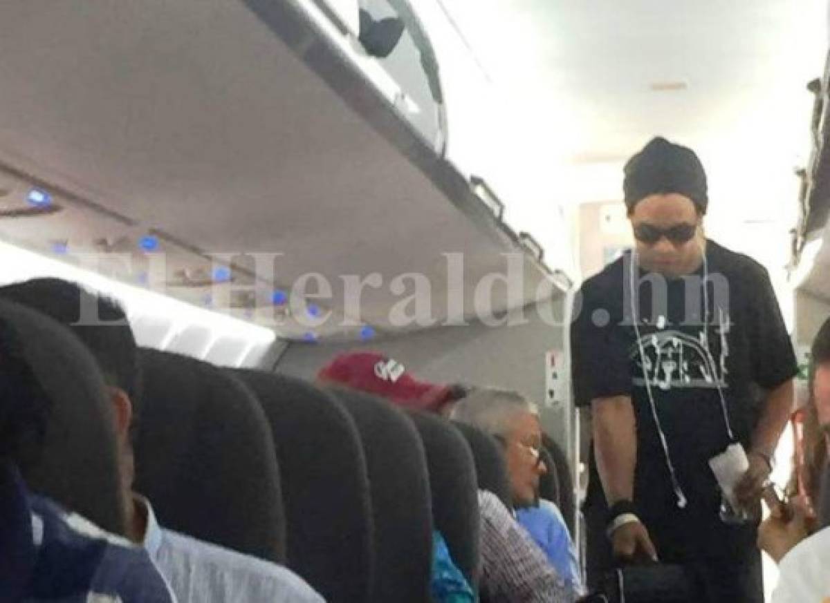 Ronaldinho ya está en Honduras; mira las fotos de su llegada