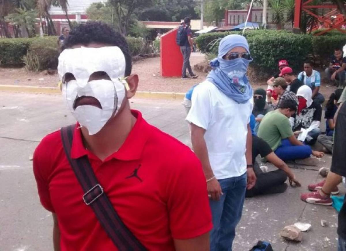Estudiantes de la UNAH protestan en Tegucigalpa