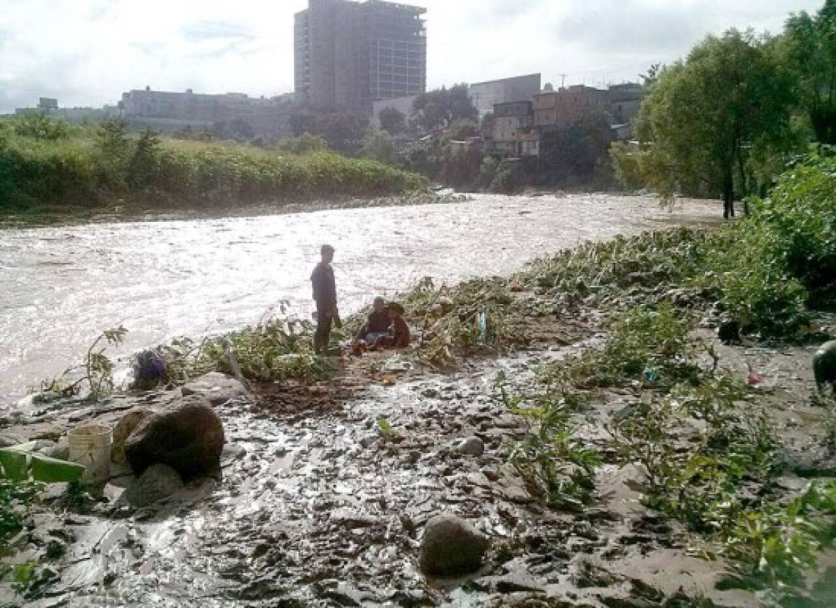 Capital de Honduras en alerta por desbordamiento de río Choluteca