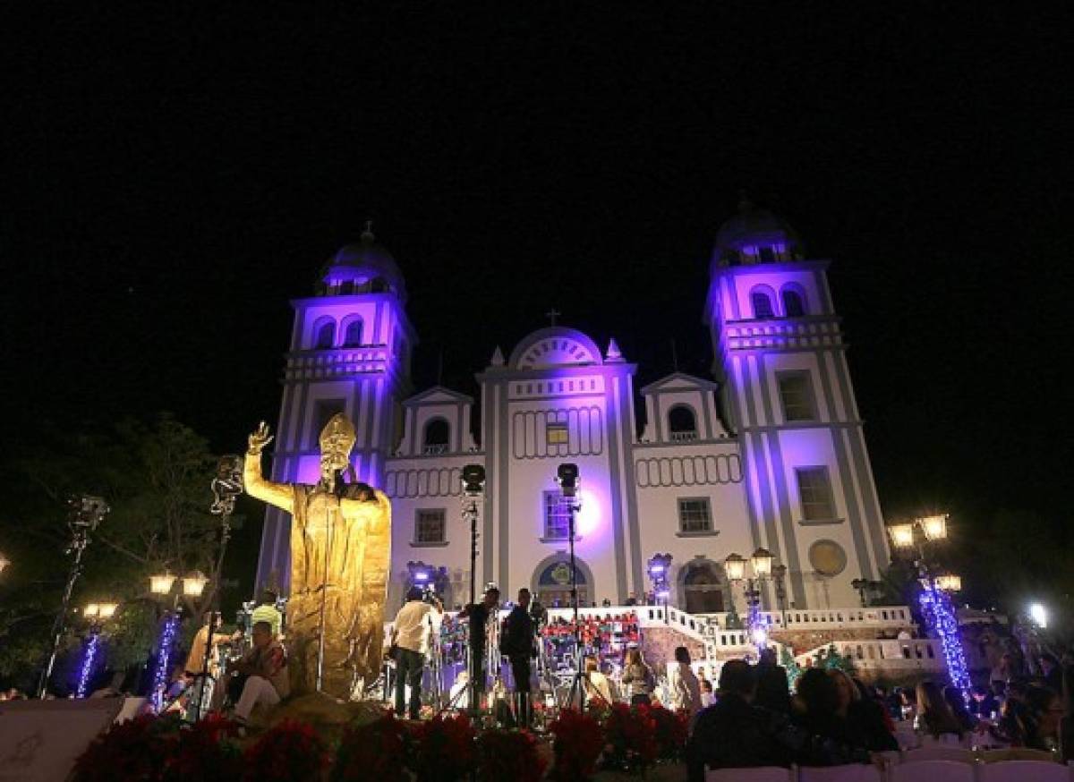 Impresionante show navideño desde el Santuario de Suyapa