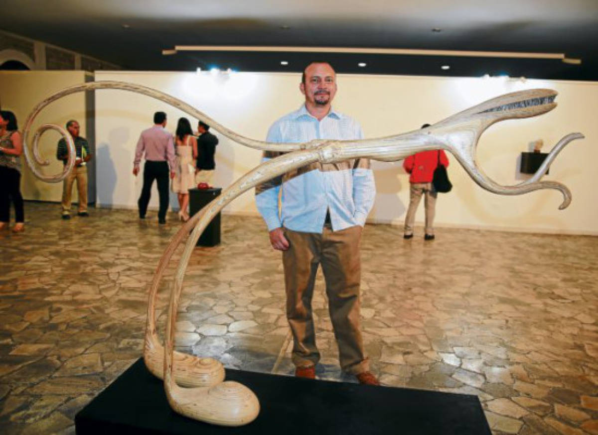 Marco Cueva expone sus obras en el IHCH