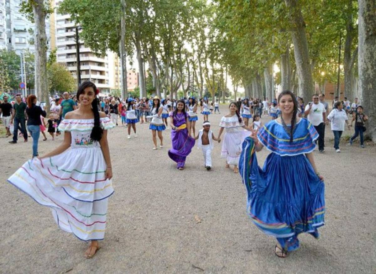 Histórico desfile de hondureños en Girona