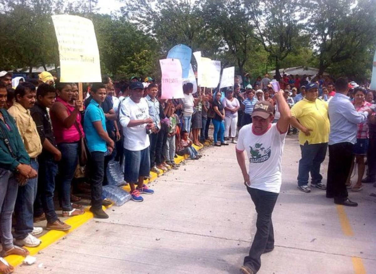 Empleados de Orlando Pinto realizan protesta en Choluteca