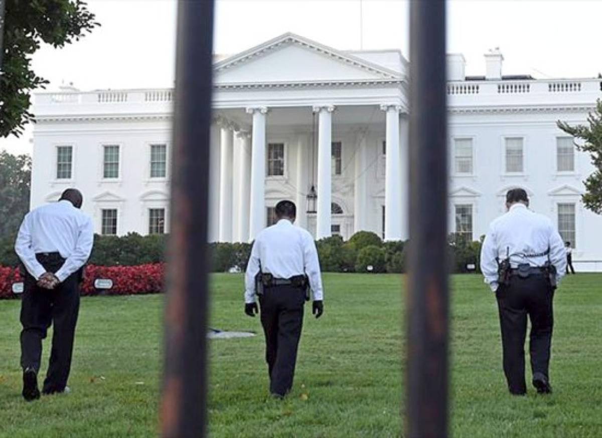 Mujer armada fue arrestada en la Casa Blanca por el Servicio Secreto