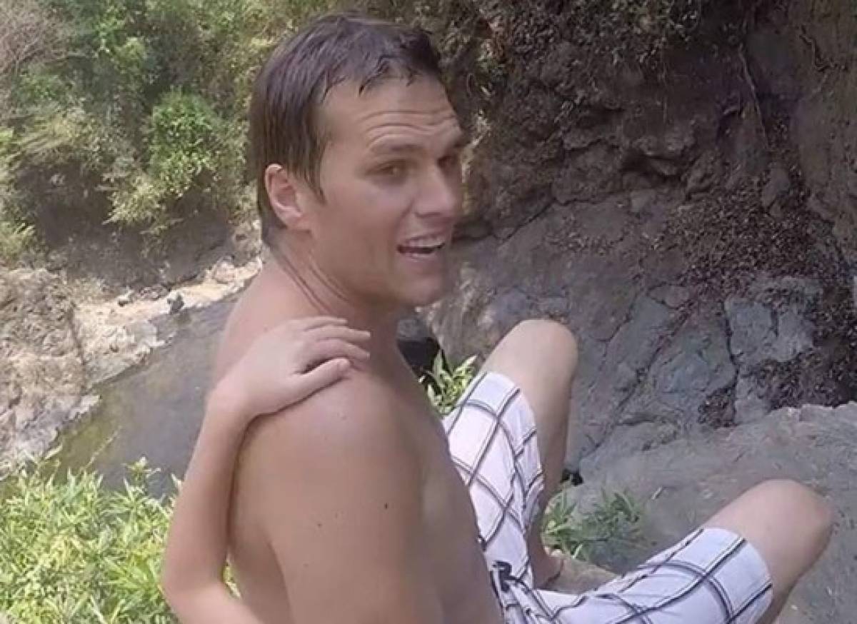 VIDEO: Tom Brady salta desde un acantilado