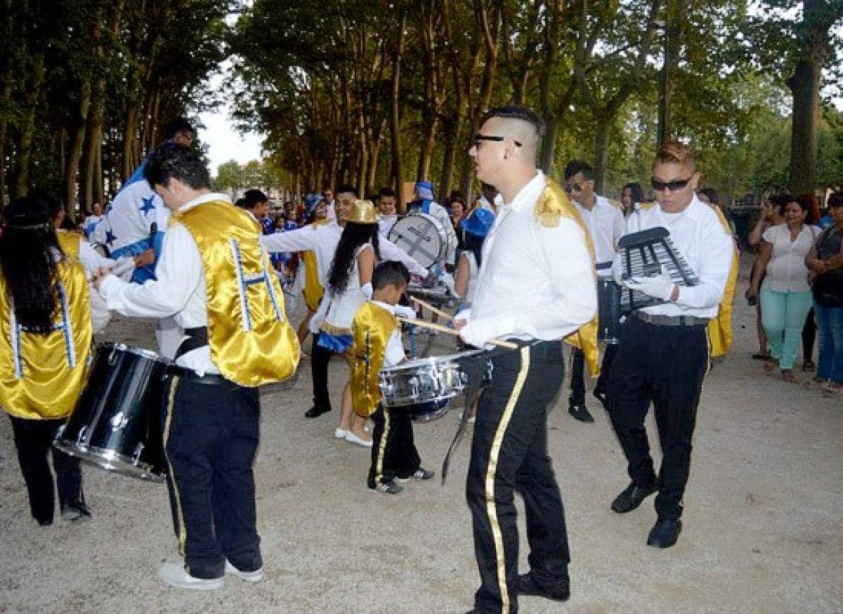 Histórico desfile de hondureños en Girona