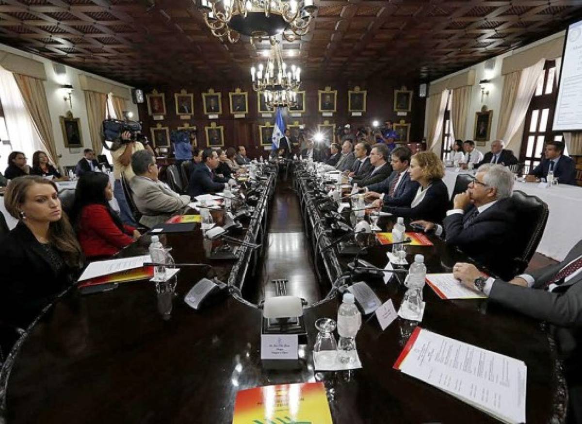 Gabinete económico de Honduras se reúne con representantes del G-16
