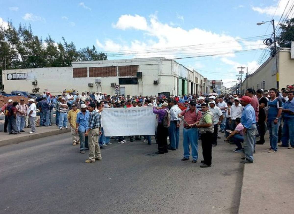 Empleados del Sanaa vuelven a las calles de la capital hondureña