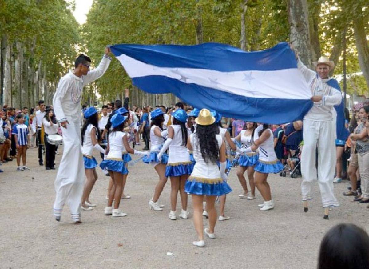 Histórico desfile de hondureños en Girona