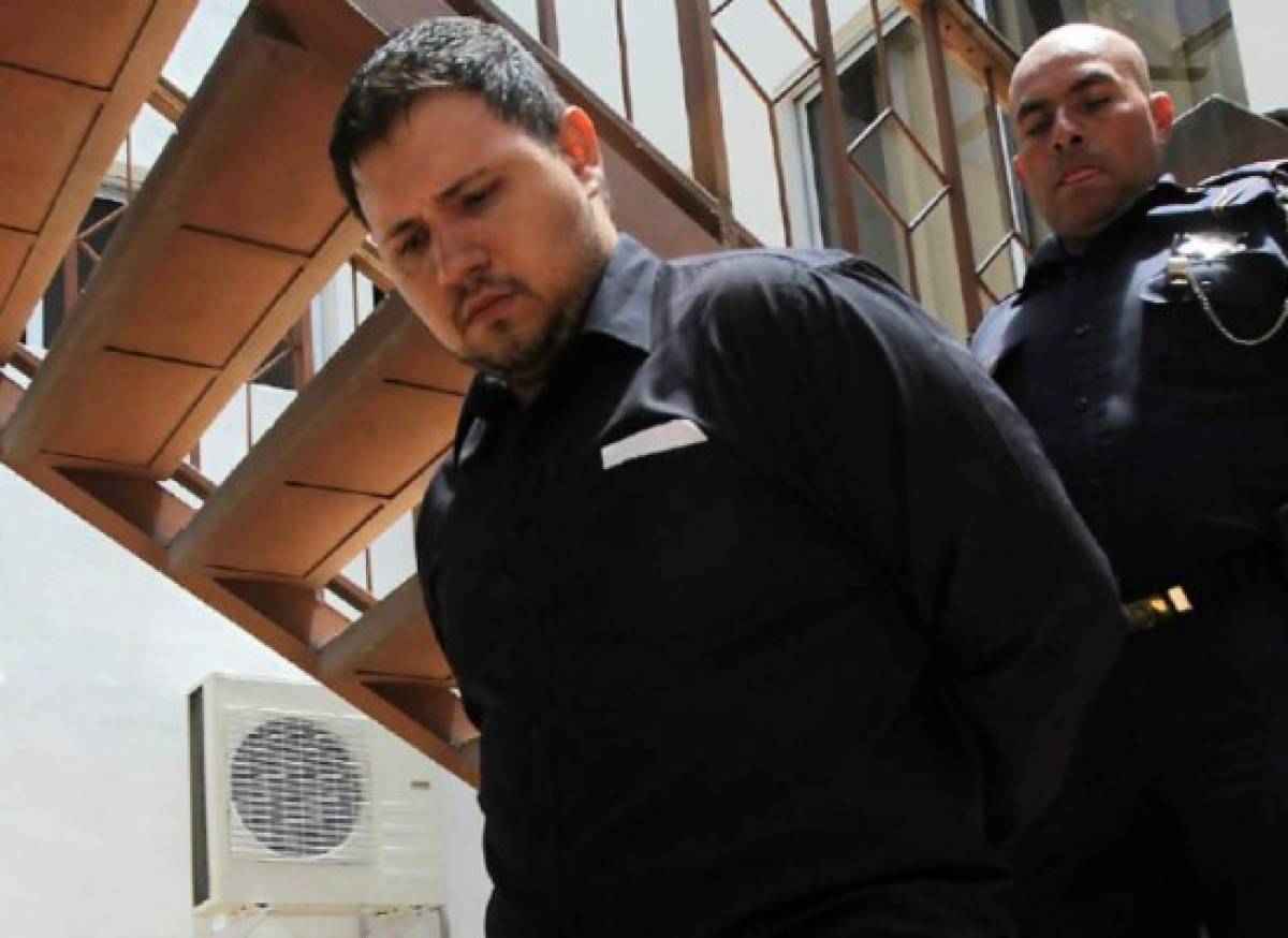 Rigoberto Paredes al ser llevado a los Juzgados tras su detención.