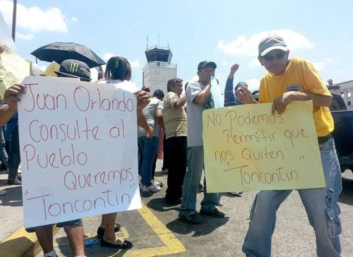 Protestan por cierre de aeropuerto Toncontín a vuelos internacionales