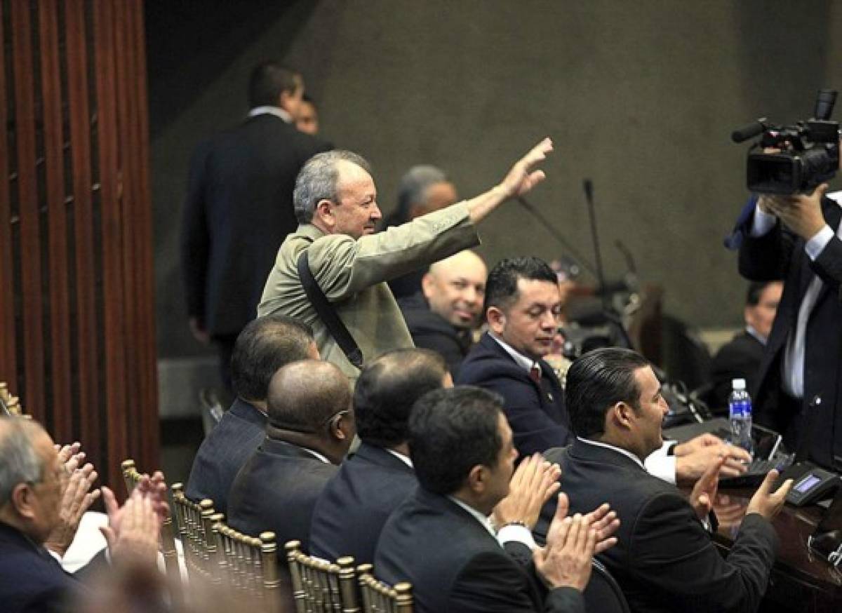 Congreso Nacional condecora a periodistas hondureños