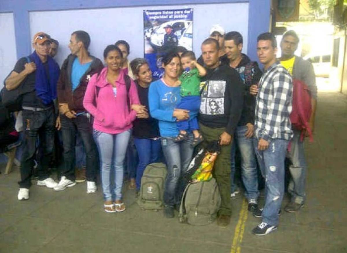 Capturan 35 cubanos que viajaban en autobús