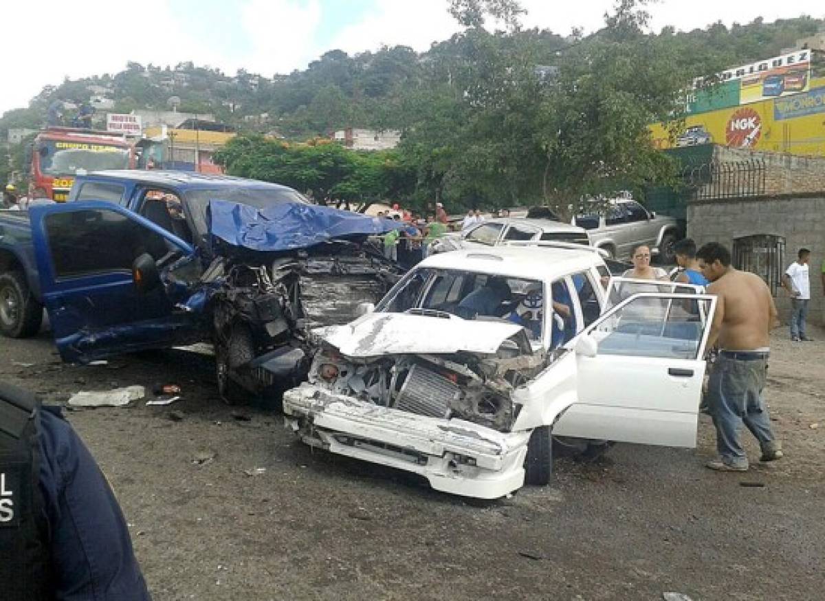 Rastra sin frenos deja muerte y destrucción en la salida a Danlí