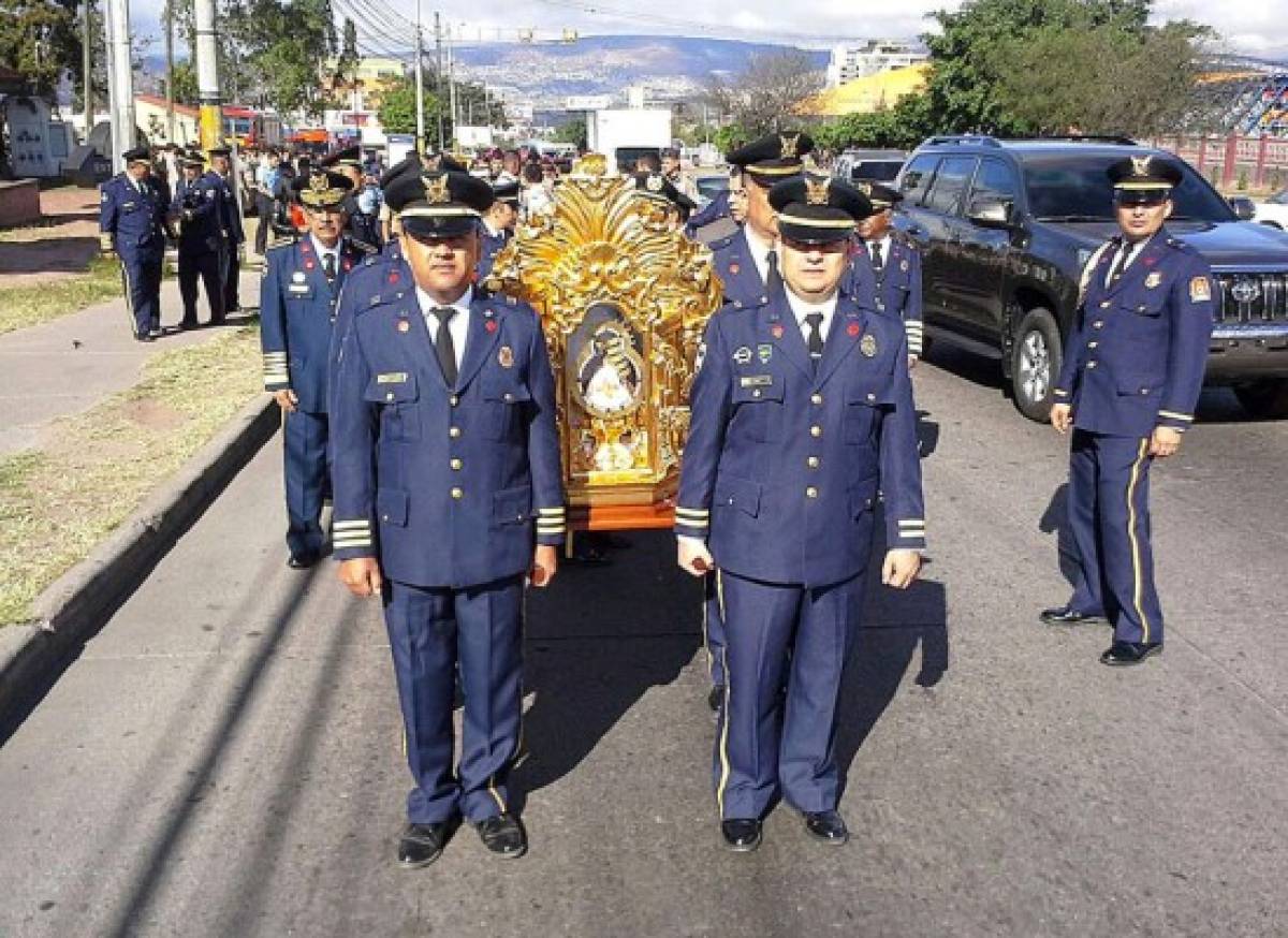 Cuerpo de Bomberos rinde honor a Patrona de Honduras con procesión