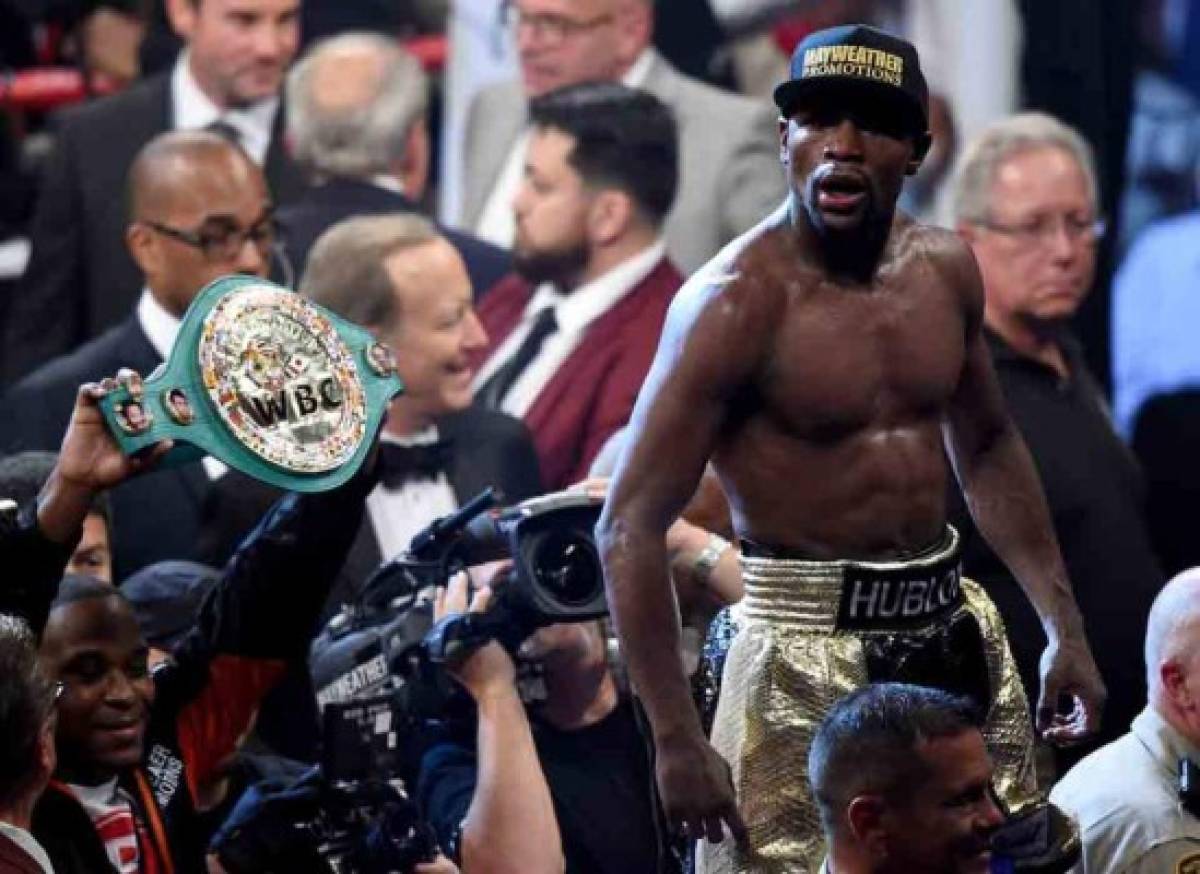 El estadounidense Floyd Mayweather triunfa en la 'Pelea del Siglo'