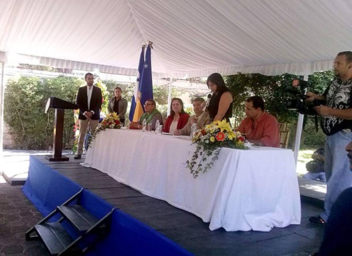 Tegucigalpa: 72 parejas se unen en matrimonio