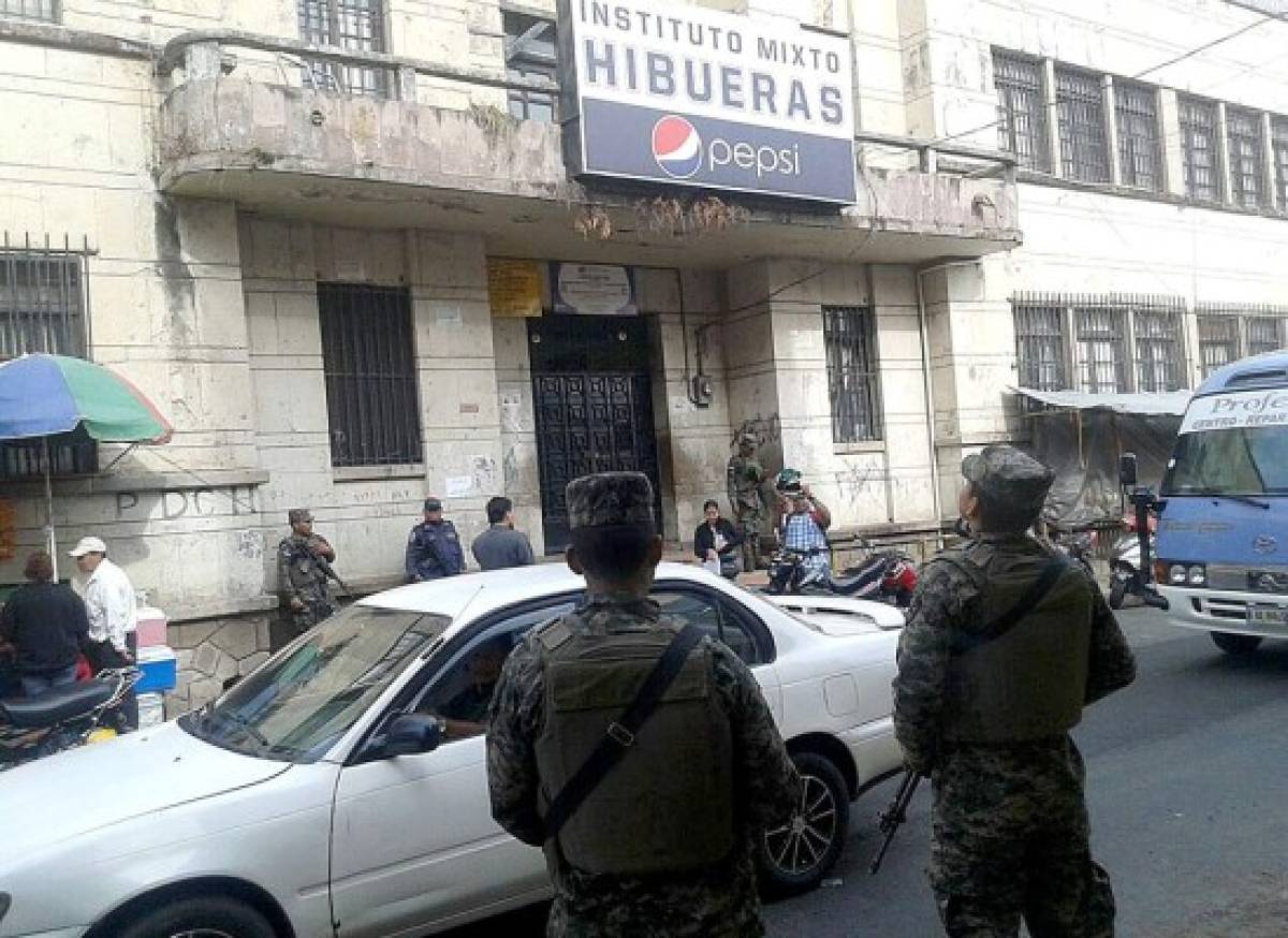 Policías y militares resguardan colegios de la capital de Honduras