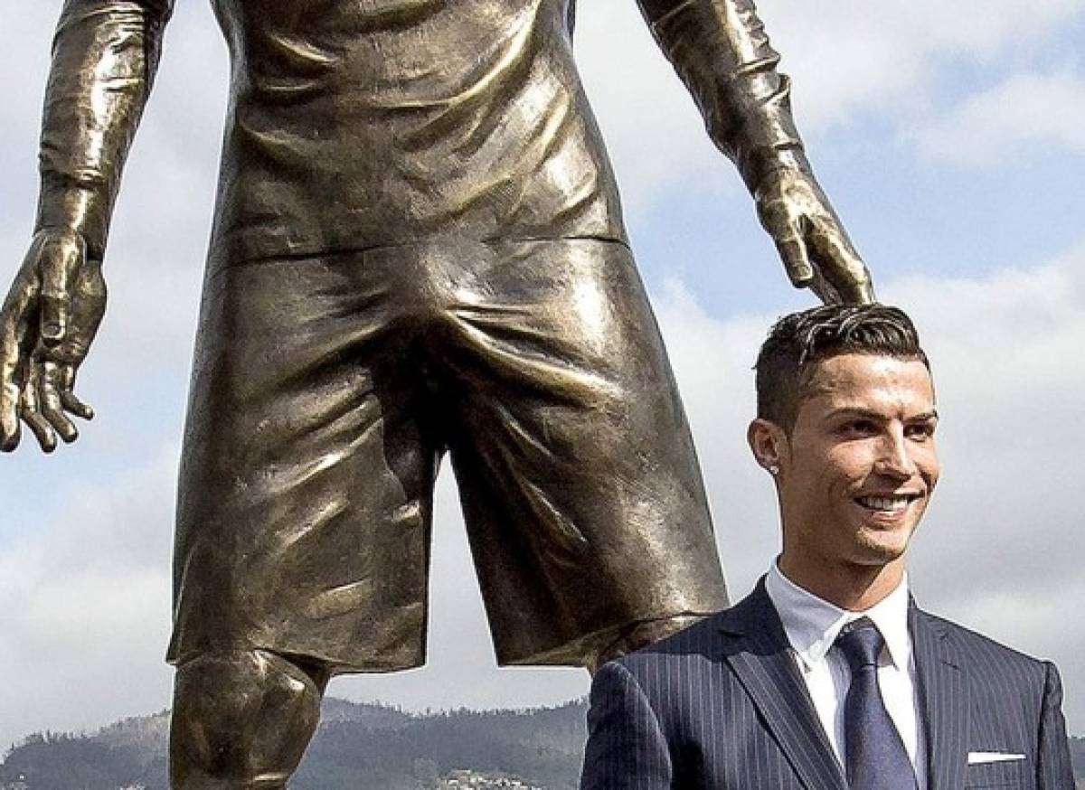 Burlas por estatua de Cristiano Ronaldo