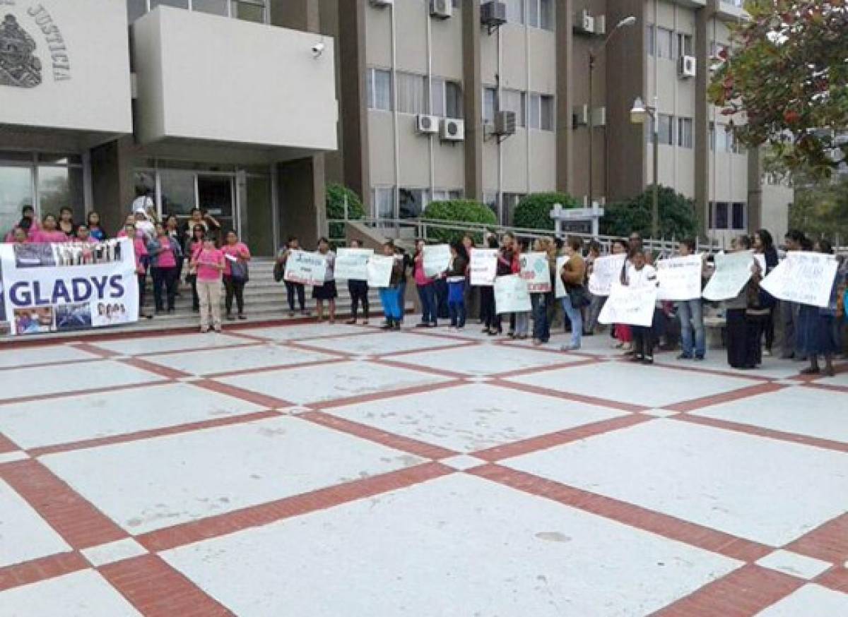 Feministas hondureñas protestan en CSJ