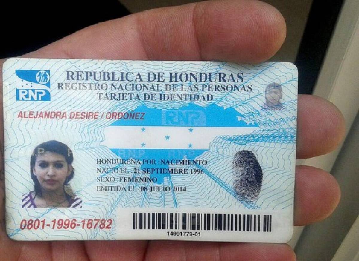 Bajan a jovencita de un taxi y luego la acribillan