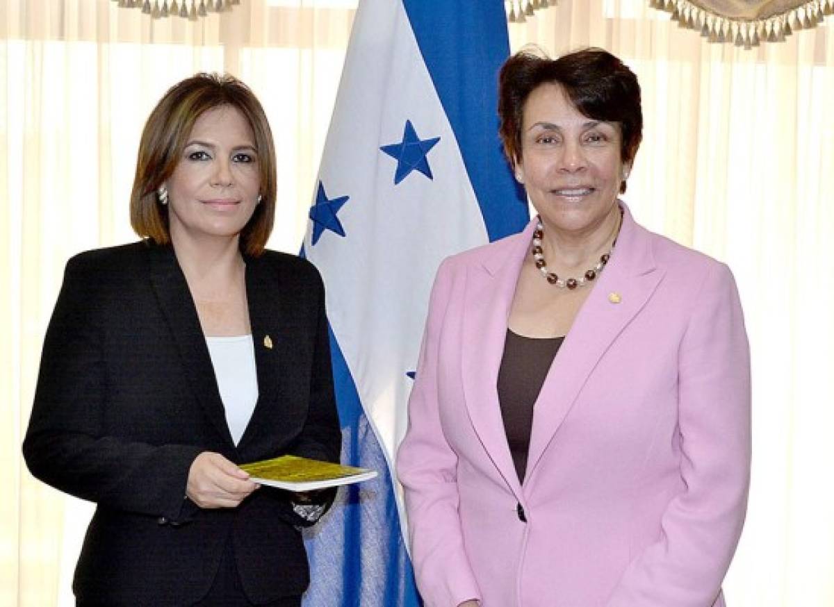 Juramentan a embajadora de Honduras en Guatemala