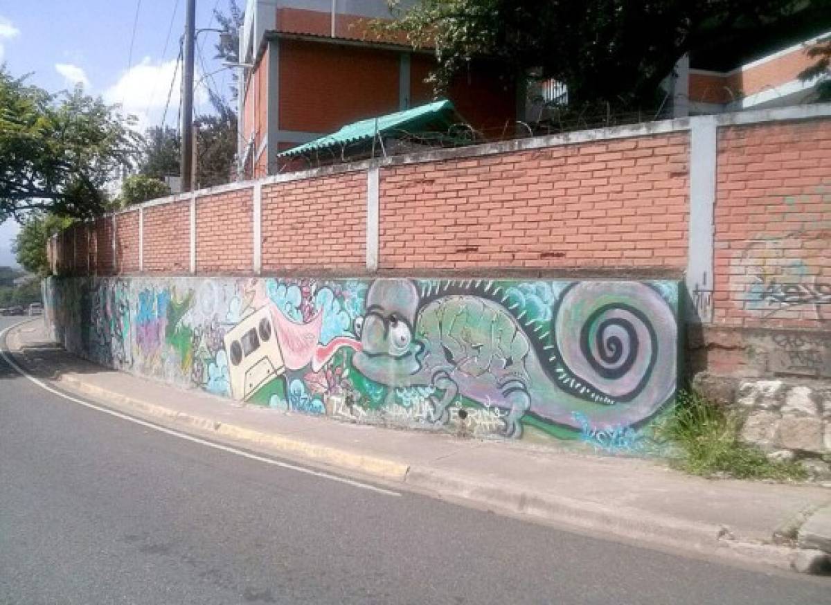 Borran grafitis en la capital de Honduras