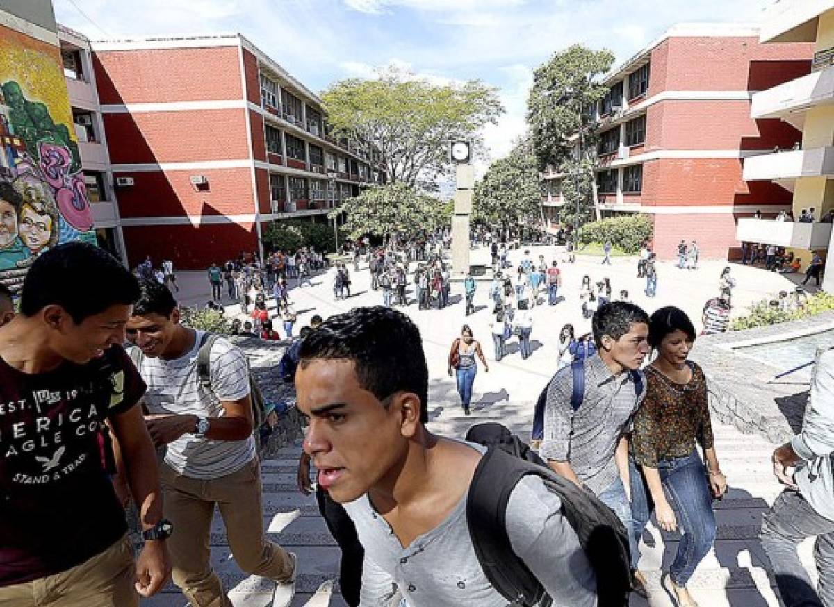 Cinco mil estudiantes quedaron fuera de UNAH