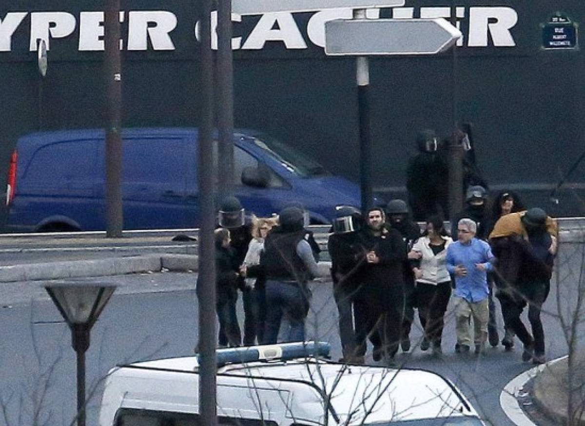 Cinco muertos en toma de rehenes en mercado de París