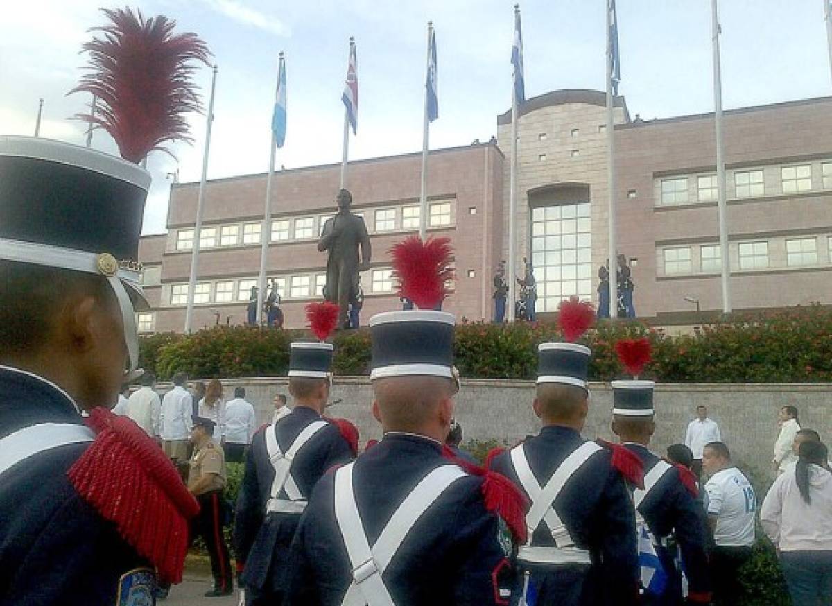 Cañonazos marcan inicio de festejos en Honduras