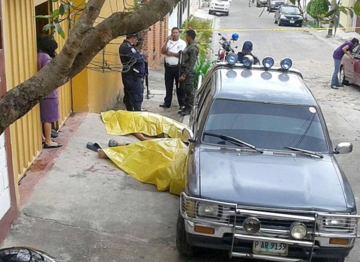 Video muestra cómo dos vecinos se quitan la vida por un portón