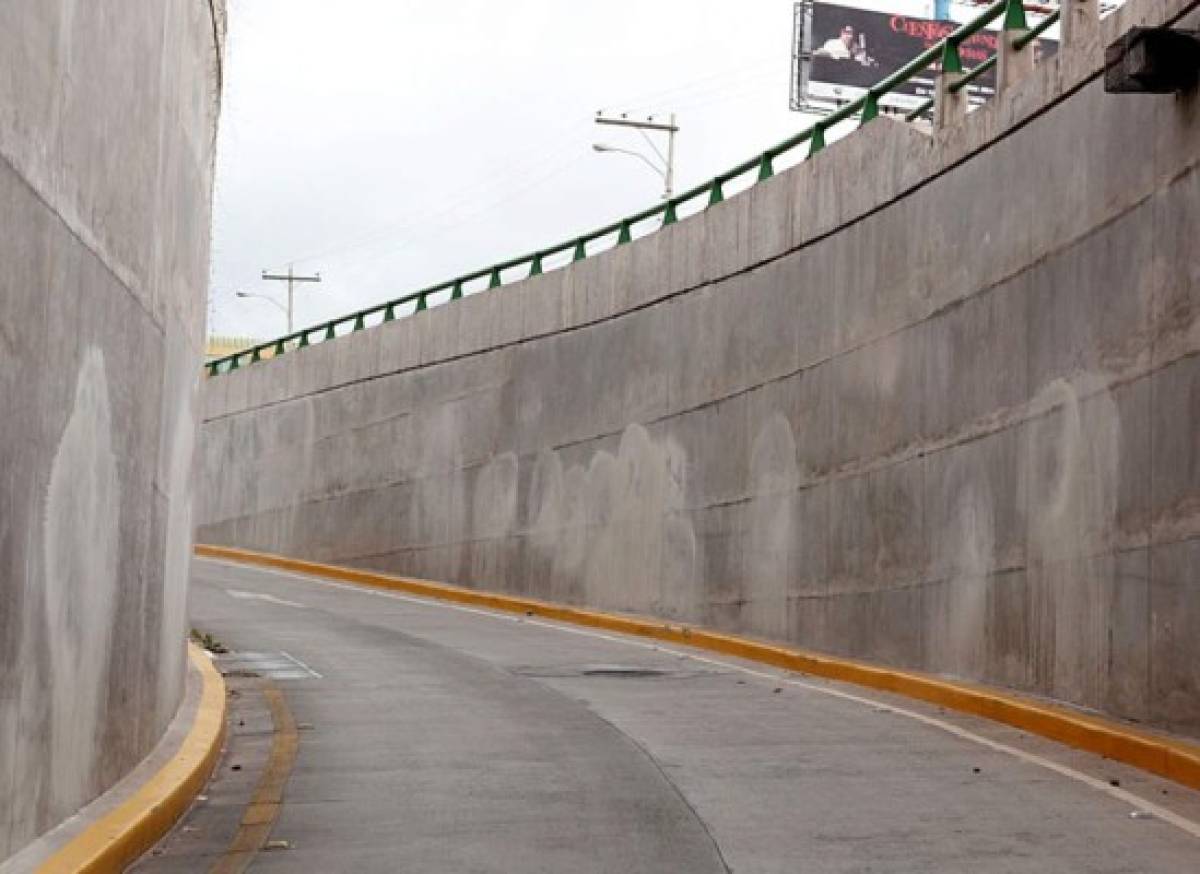 Borran grafitis en la capital de Honduras