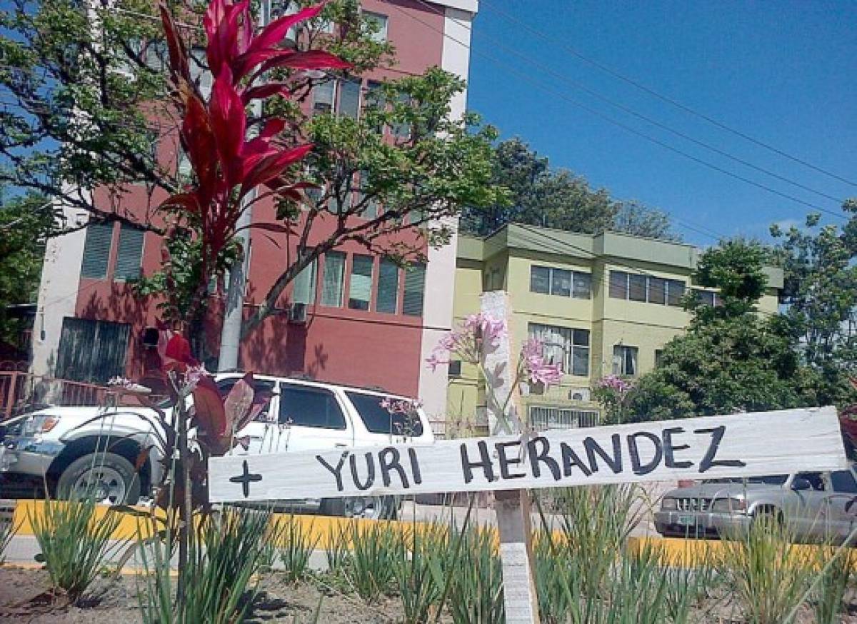 Cruces blancas contra homicidios en Honduras