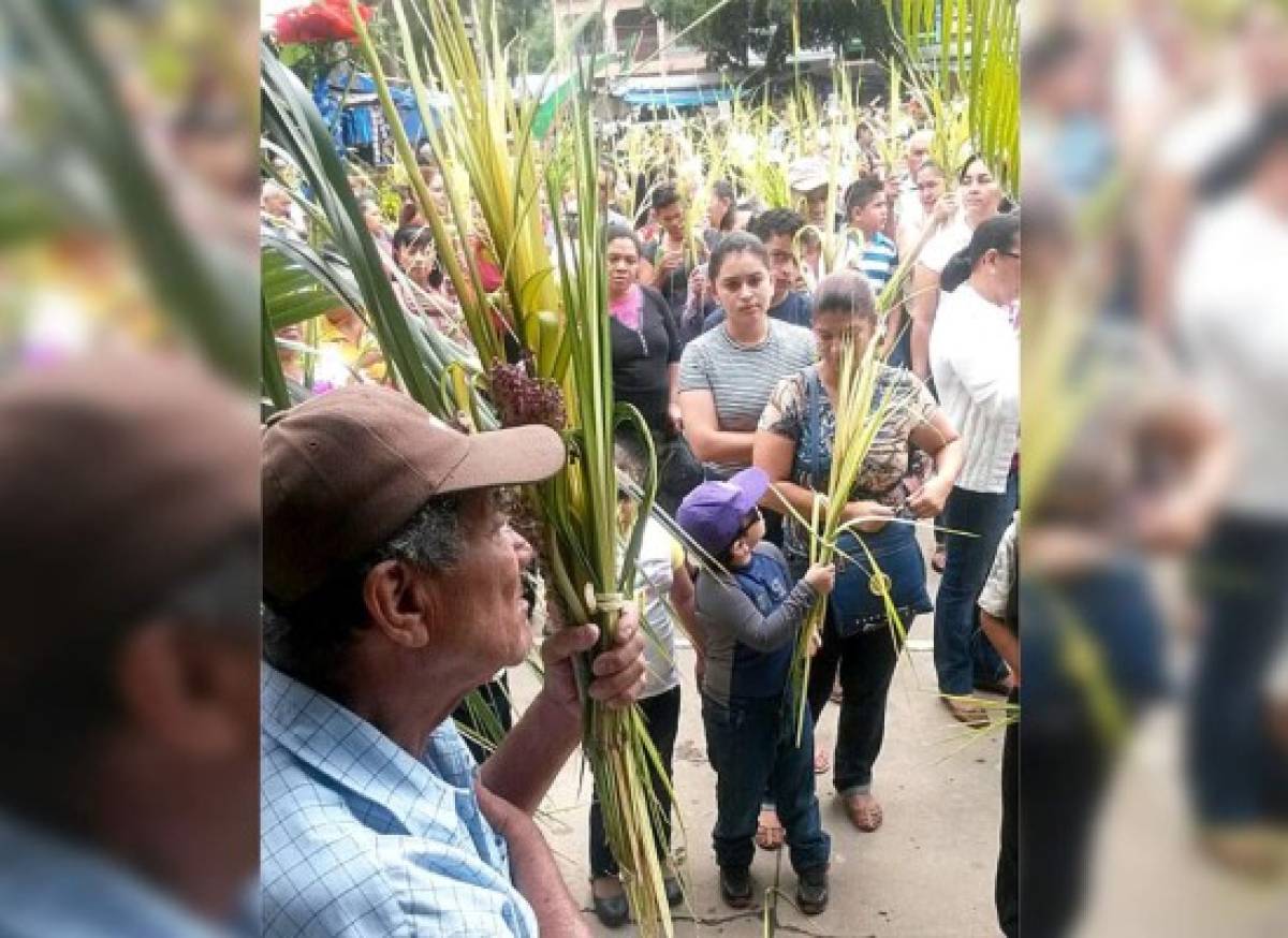 Hondureños salen a las calles para conmemorar el Domingo de Ramos
