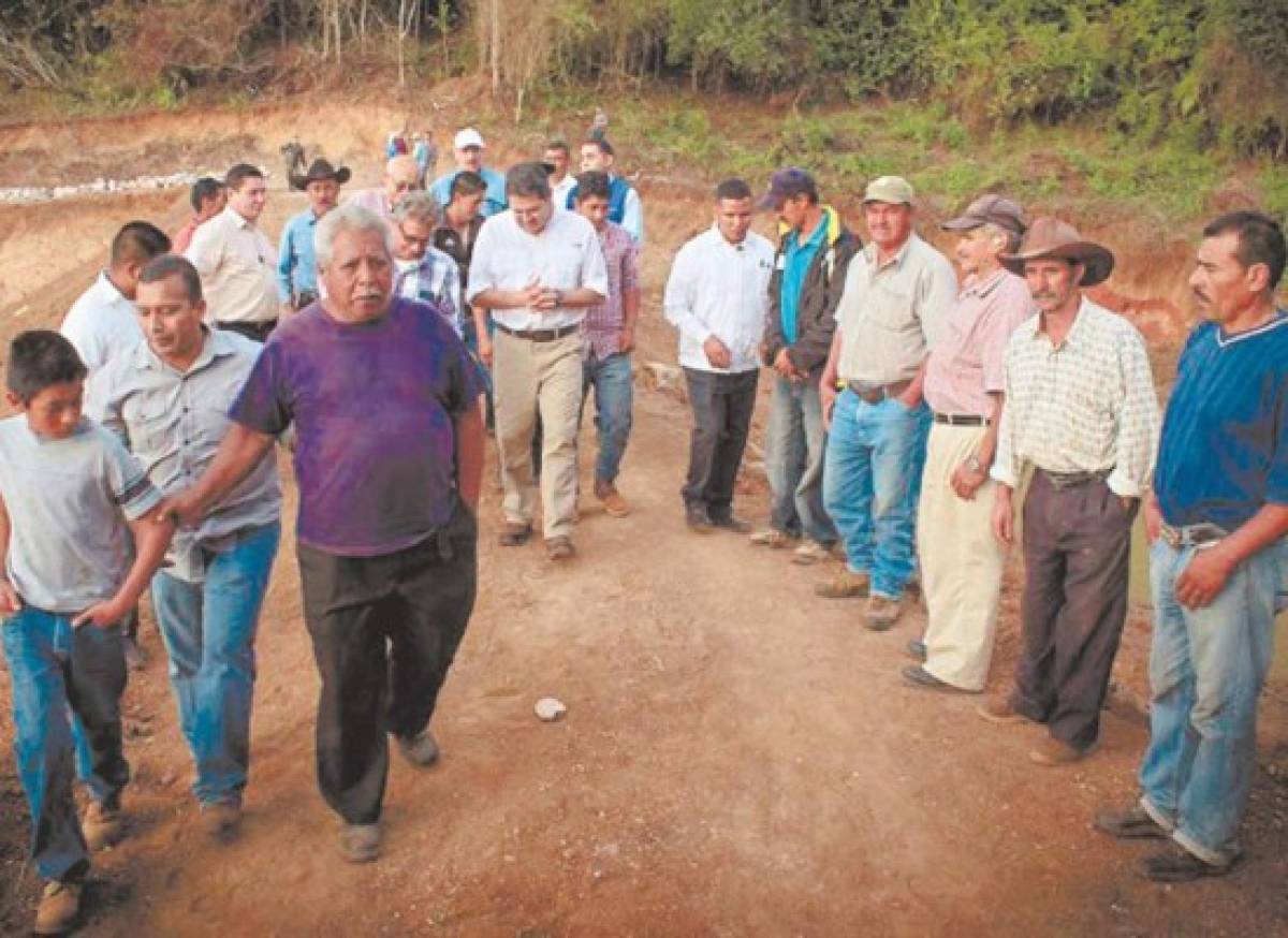 JOH garantiza apoyo a pobladores de Azacualpa