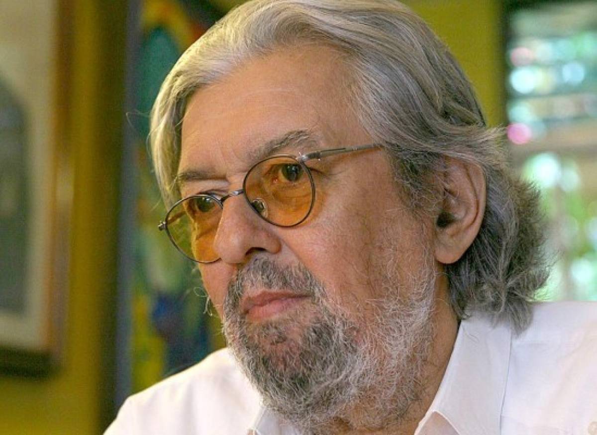 Muere escritor hondureño Rigoberto Paredes