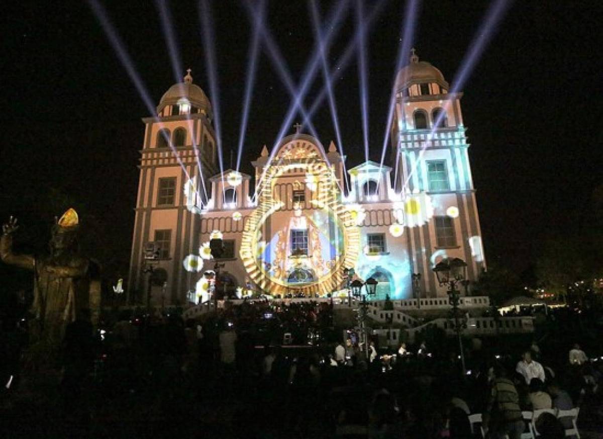 Impresionante show navideño desde el Santuario de Suyapa