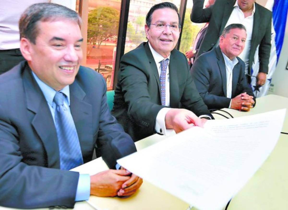 Expresidente Callejas pide se respete fallo de reelección